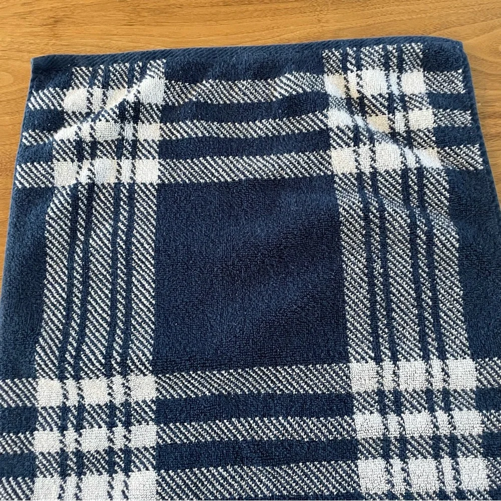 EUC Lauren Ralph Lauren hand towel